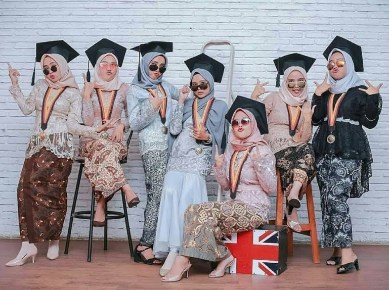 Kebaya wisuda modern hijab 2021